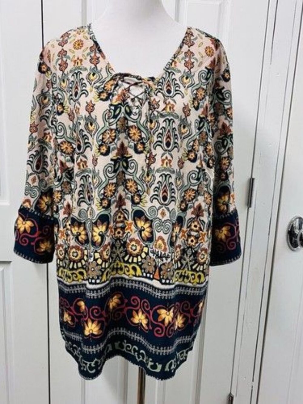 NEW Bloomchic Blouse 3X(24) Tie Front V-Neck Green Floral 3/4 Sleeve Ruffle Cuff